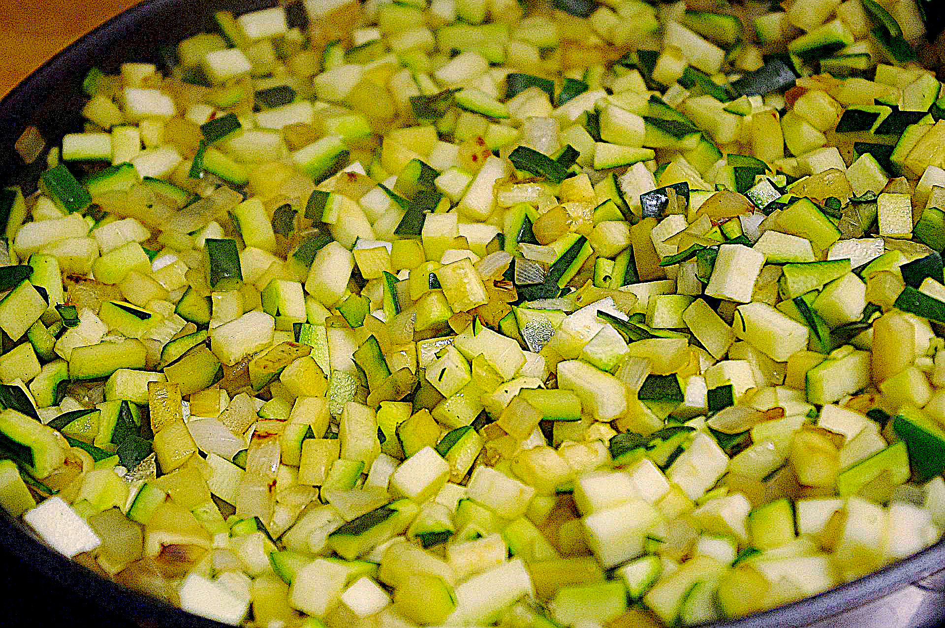 Zubereitung von schnellem Zucchini-Ragout