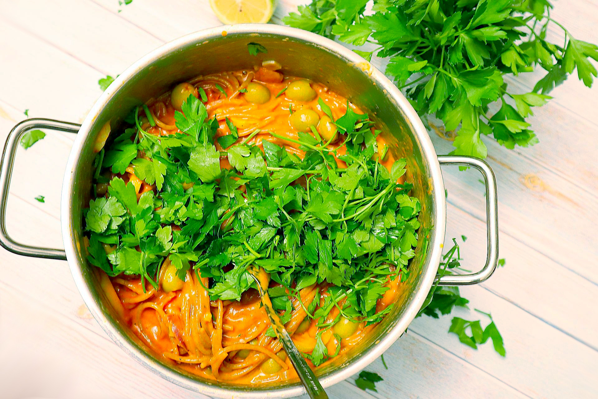 Zubereitung von cremiger One-Pot-Spaghetti, One-Pot-Pasta Vegan