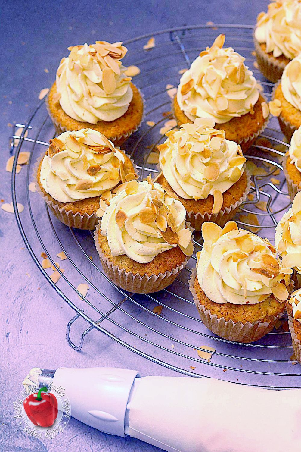 Bienenstich-Cupcakes - HeftigVegan Bienenstich-Cupcakes - HeftigVegan