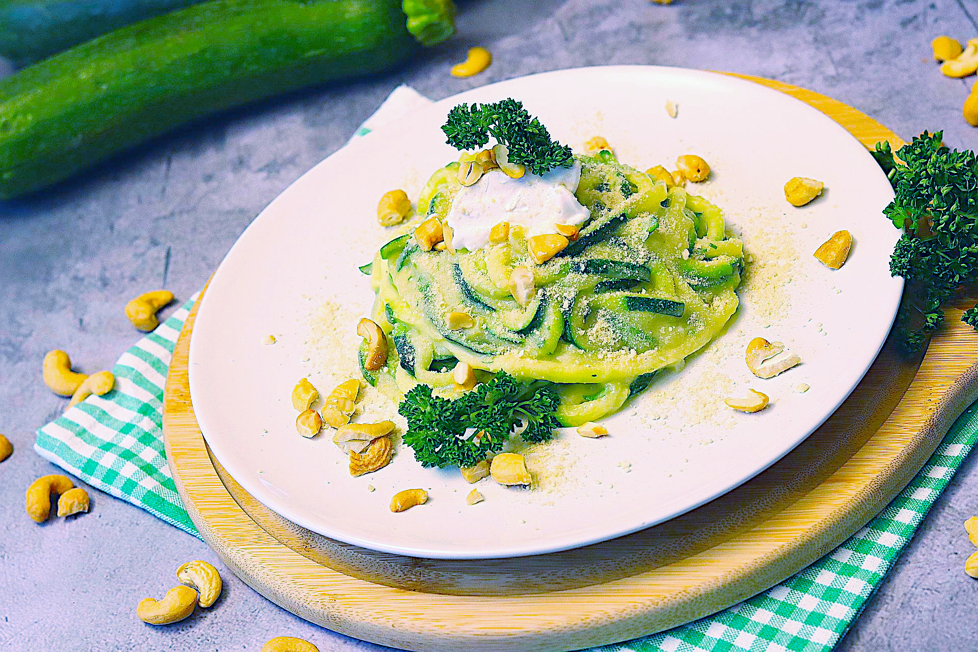 Cremige Zoodles in Knoblauchsauce