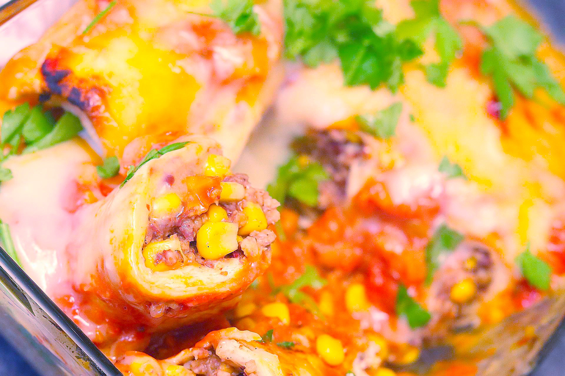 Enchiladas mit Bohnen-Mais-Füllung, vegan