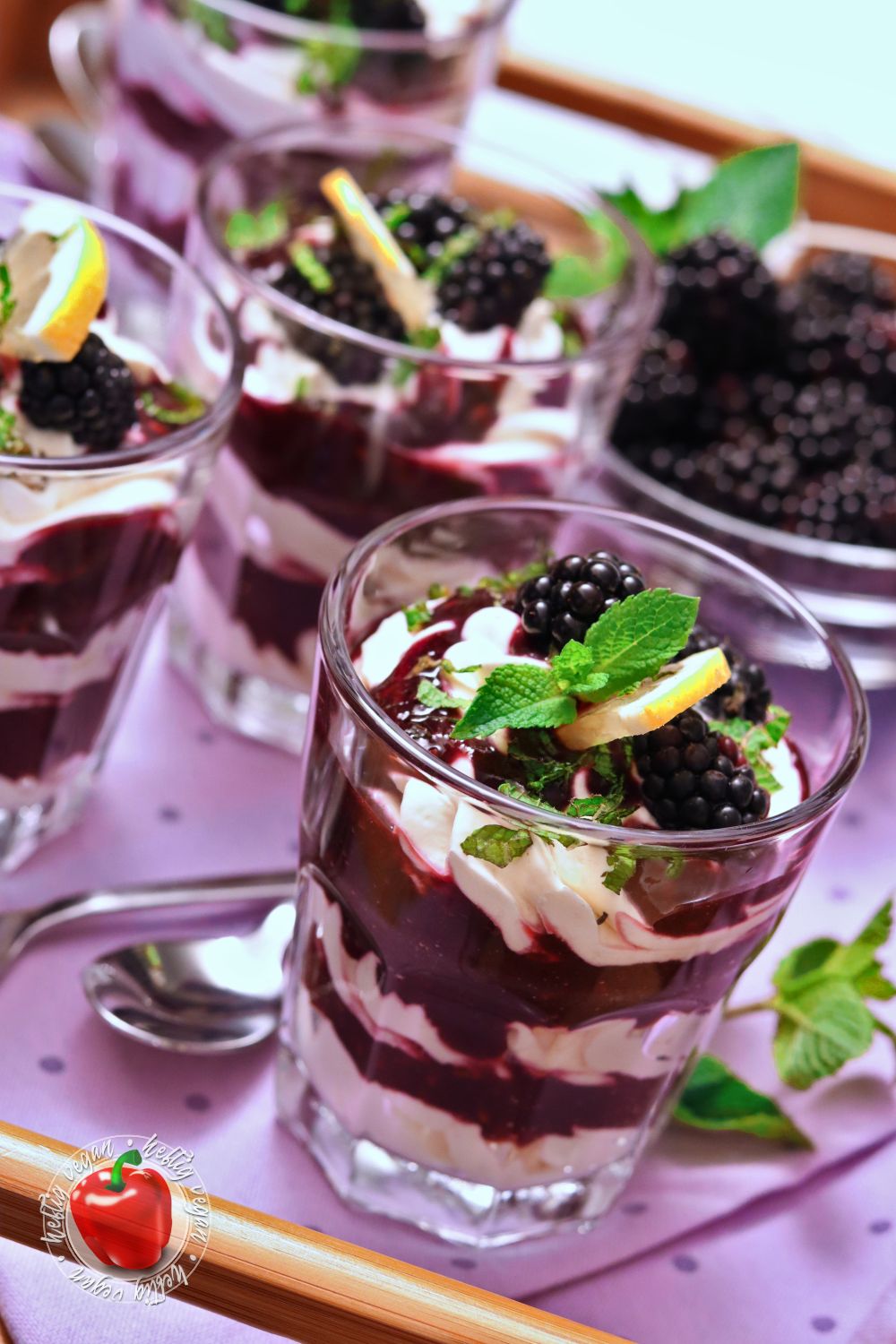 Sommerliche Brombeer-Joghurt-Mousse - HeftigVegan Sommerliche Brombeer-Joghurt-Mousse - HeftigVegan