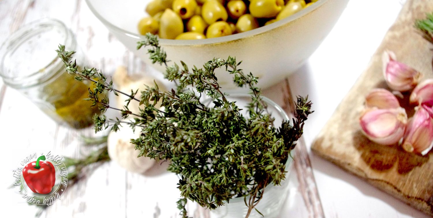 Grüne Knoblauch-Oliven (Antipasti) - HeftigVegan Grüne Knoblauch-Oliven (Antipasti) - HeftigVegan