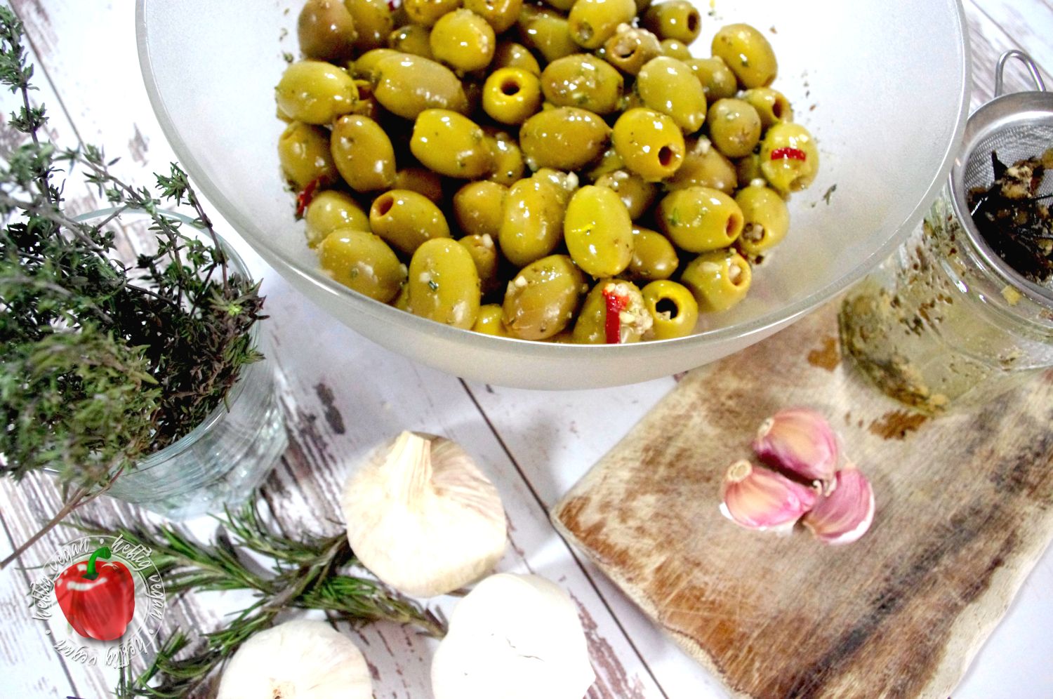 Grüne Knoblauch-Oliven (Antipasti) - HeftigVegan Grüne Knoblauch-Oliven (Antipasti) - HeftigVegan