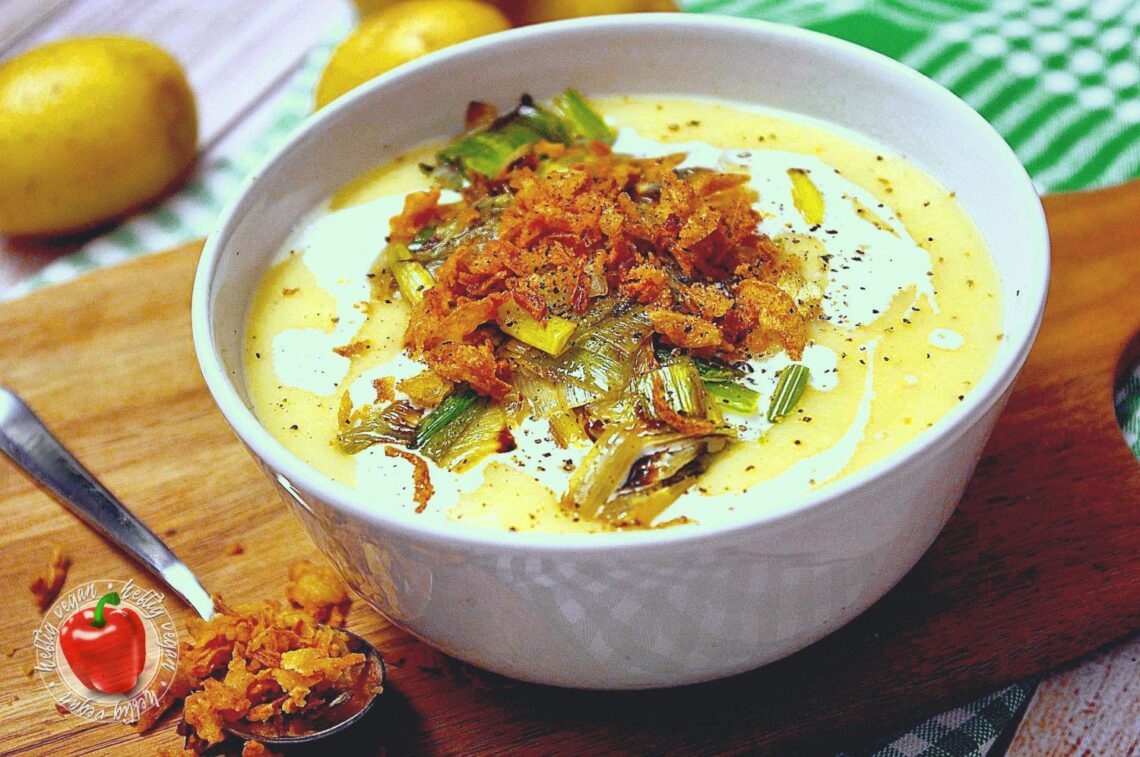 Cremige Kartoffel-Lauch-Suppe - HeftigVegan Cremige Kartoffel-Lauch-Suppe - HeftigVegan