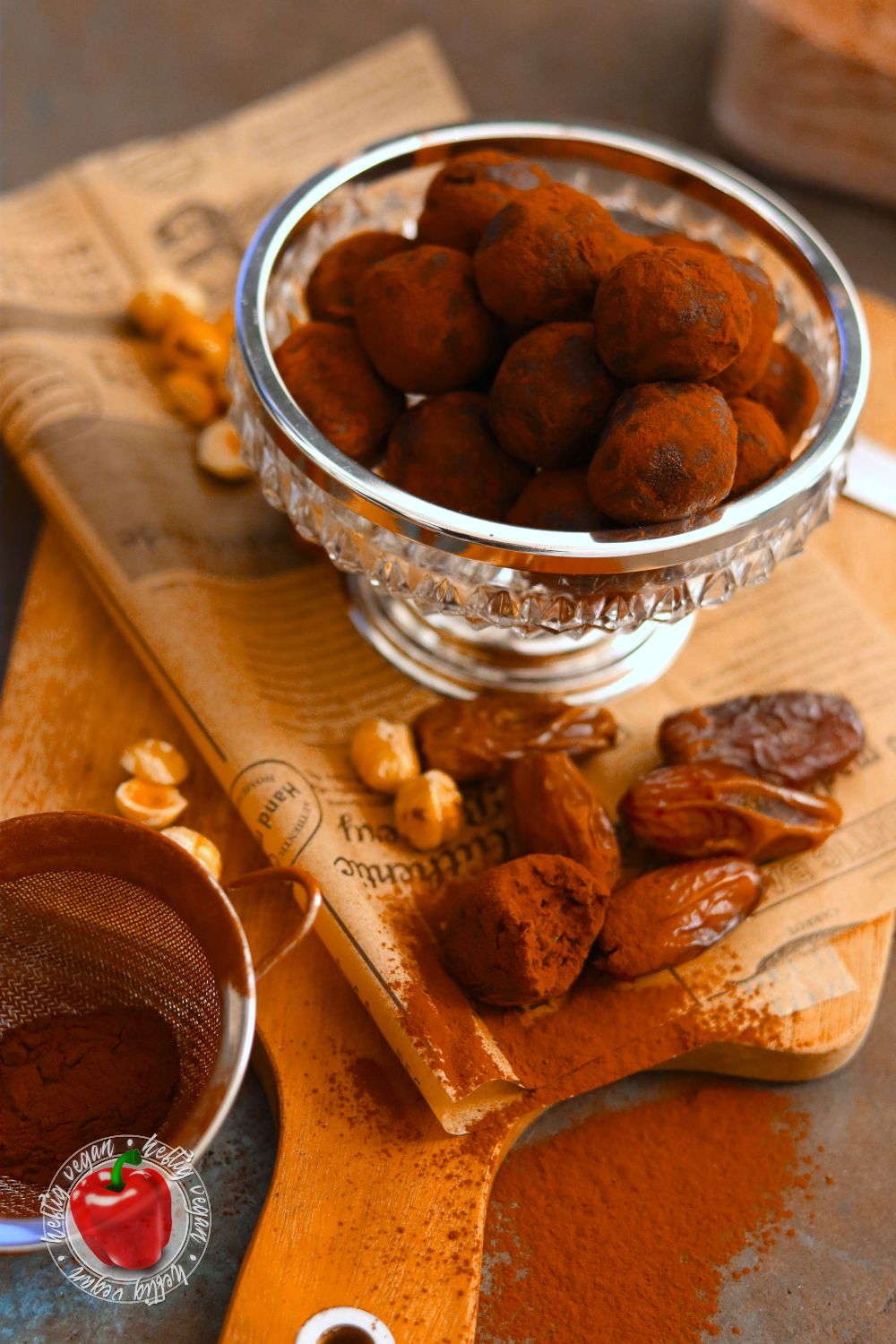 Natürliche Dattel-Haselnuss-Pralinen - HeftigVegan