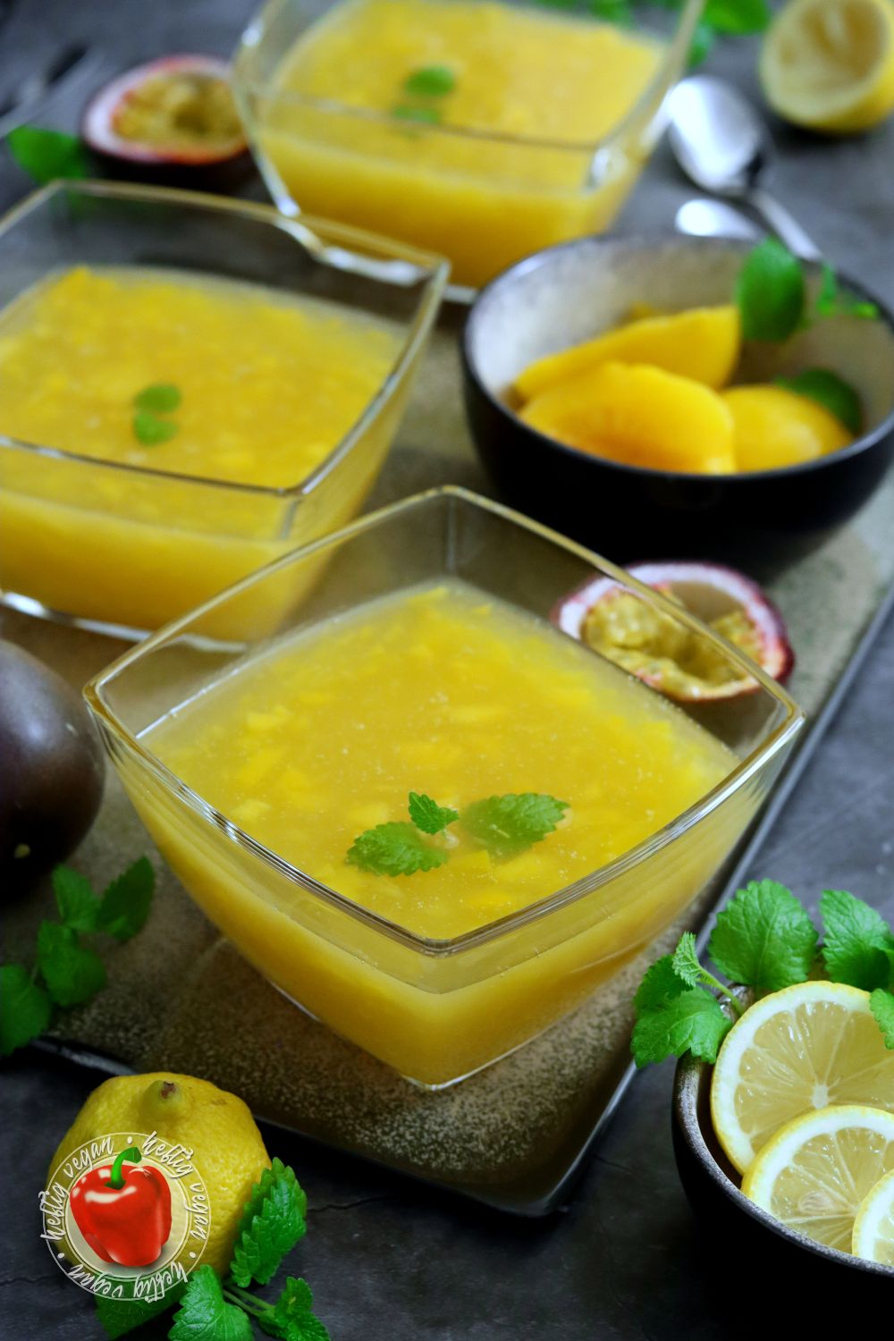 Erfrischende Pfirsich-Maracuja-Kaltschale für den Sommer - HeftigVegan