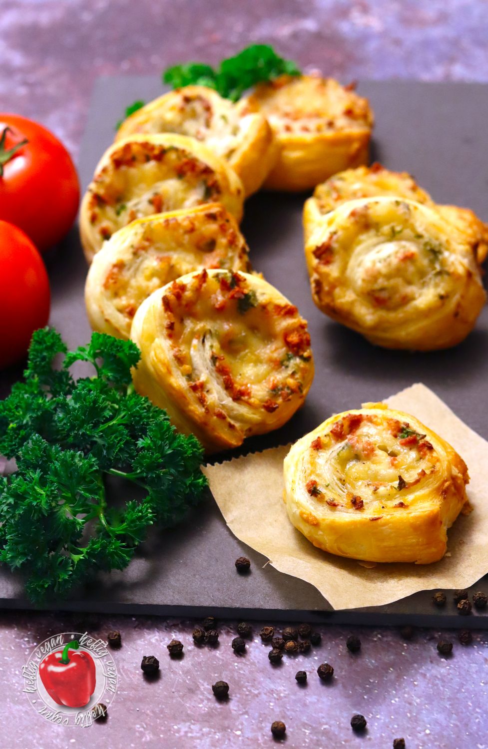 Vegane Schinken-Käse-Schnecken (Pizzaschnecken) - HeftigVegan Vegane Schinken-Käse-Schnecken (Pizzaschnecken) - HeftigVegan