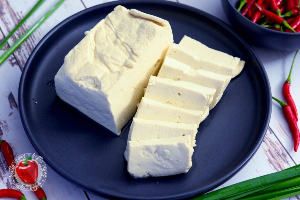 Süß-scharfe Tofu-Nigiri - HeftigVegan Süß-scharfe Tofu-Nigiri - HeftigVegan