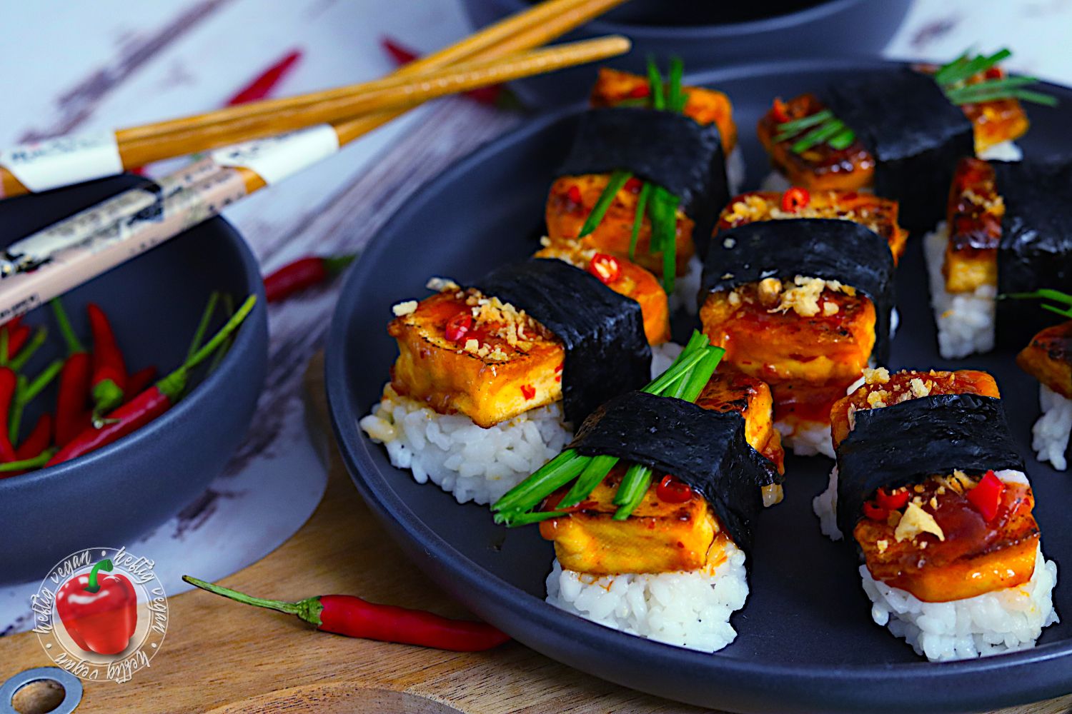 Süß-scharfe Tofu-Nigiri - HeftigVegan Süß-scharfe Tofu-Nigiri - HeftigVegan