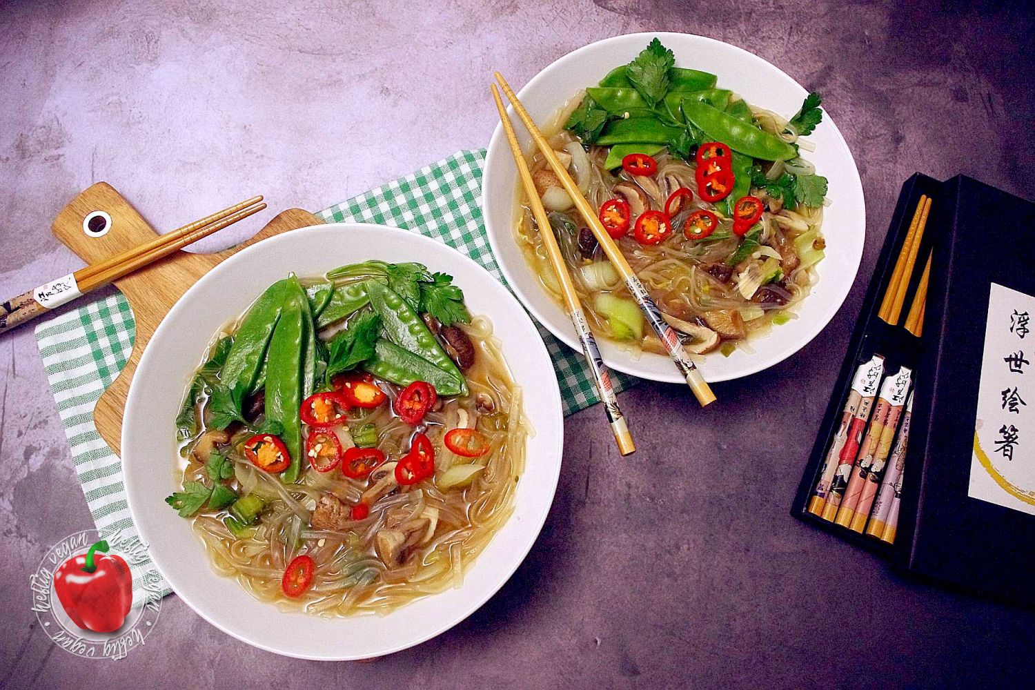 Umami-Suppe mit Glasnudeln - HeftigVegan