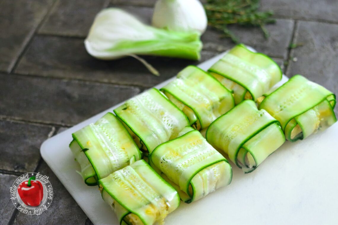 Zucchini-Päckchen mit mariniertem Tofu: Ein Sommer-Highlight! - HeftigVegan