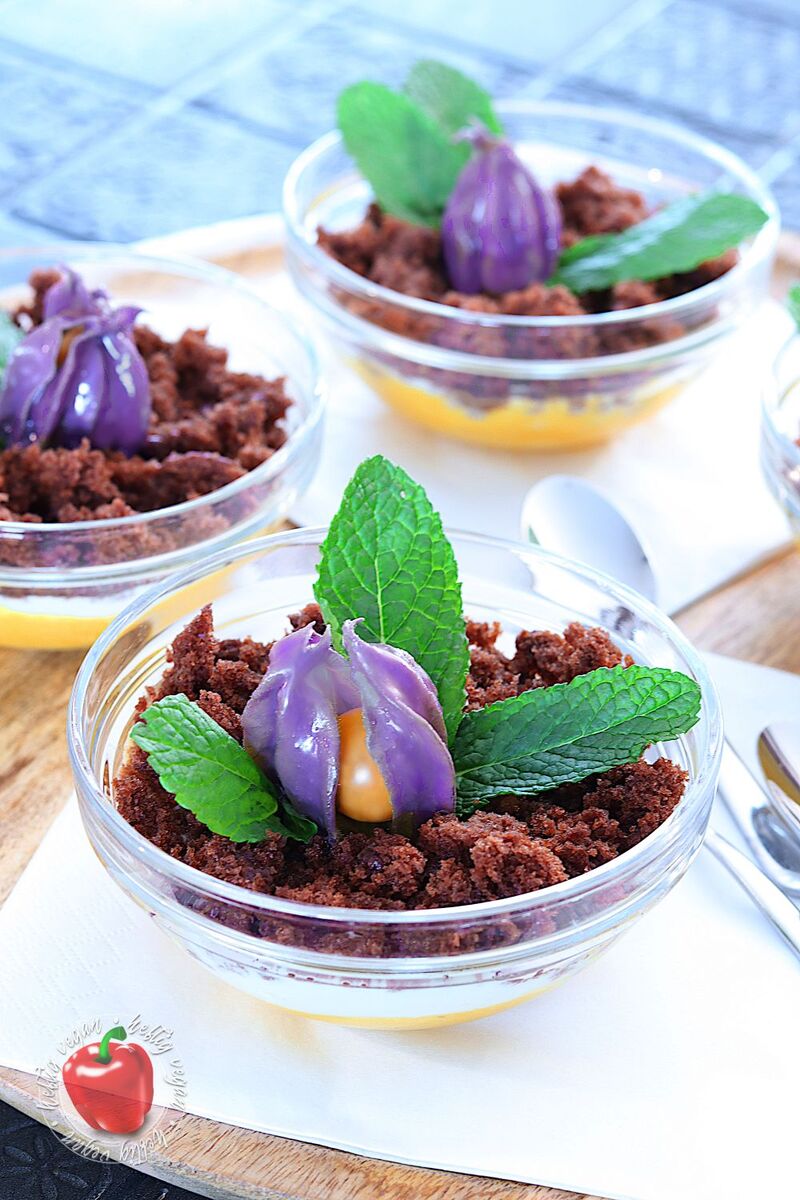 Krokusse im Glas, hochkant