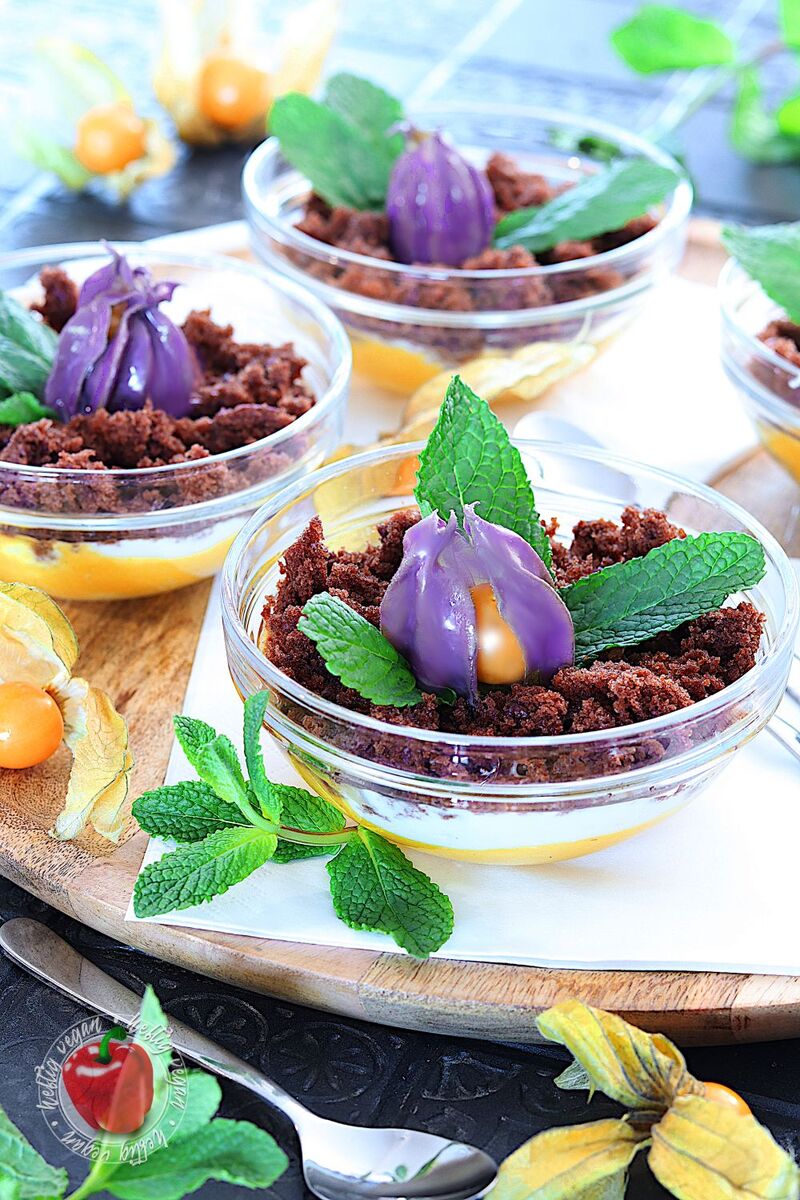 Krokusse im Glas, Seitenansicht