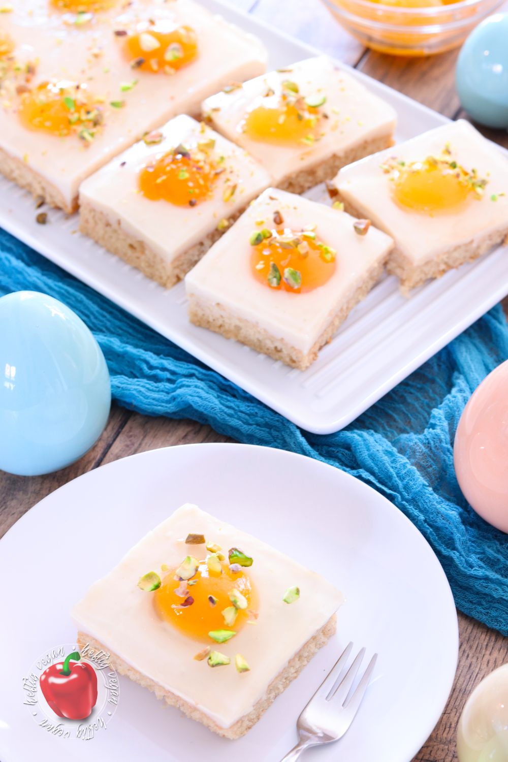 Veganer Spiegeleikuchen mit Pistazien, Hochkant, von Oben